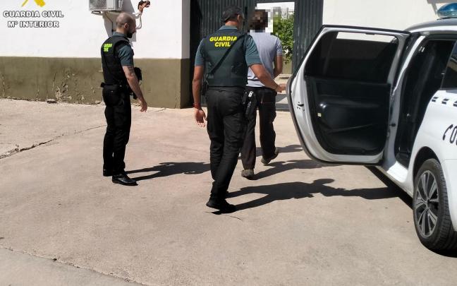 Trabajador detenido por la Guardia Civil.