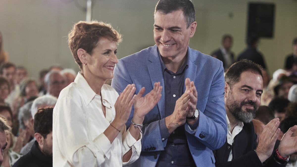 Pedro Sánchez y María Chivite, en el acto celebrado este sábado en la capital navarra.