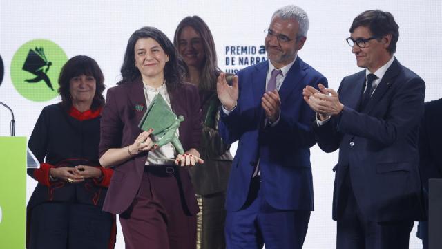 La escritora Samanta Schweblin recibe el I Premio Aena de Narrativa Hispanoamericana.