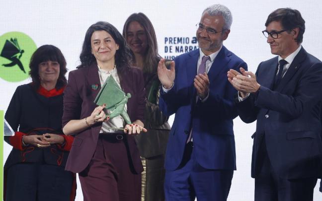 La escritora Samanta Schweblin recibe el I Premio Aena de Narrativa Hispanoamericana.