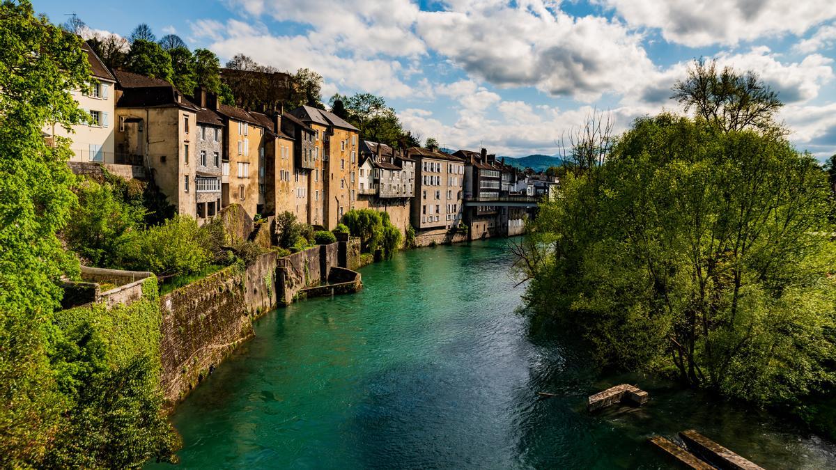 El rio Aspe cruza Oloron.