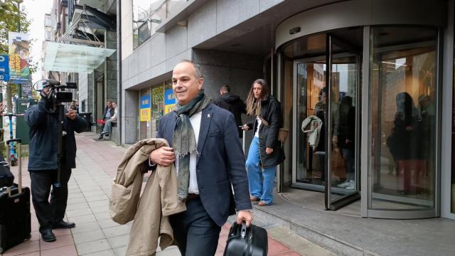 El secretario general de Junts per Catalunya, Jordi Turull, y la diputada de Junts, Miriam Nogueras, el 6 de noviembre de 2023.