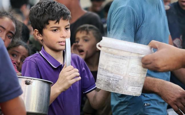 Las amenazas de los bombardeos y el genocidio obligan a miles de gazatíes a abandonas sus hogares