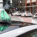 Disponer de la App TaxiBilbao será de uso obligatorio en todos los vehículos, lo que permitirá solicitar un servicio y conocer el tiempo del trayecto en la ruta más corta. La aplicación informará del precio al inicio del trayecto con el objetivo de que la persona usuaria pague como máximo el importe indicado en la app.