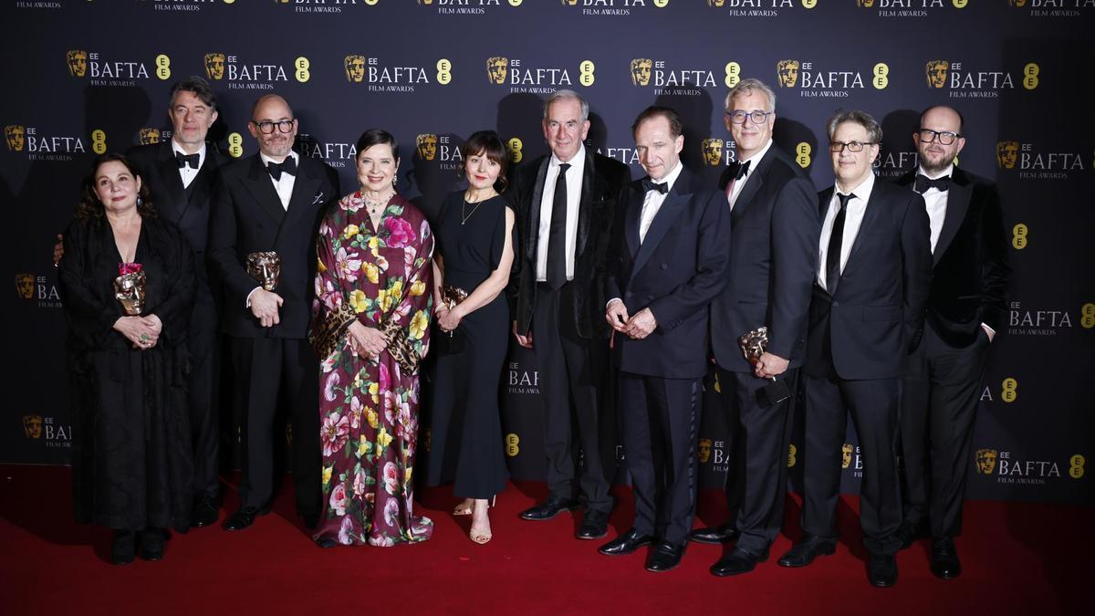 El equipo de la película 'Cónclave', mejor película en los Bafta británicos