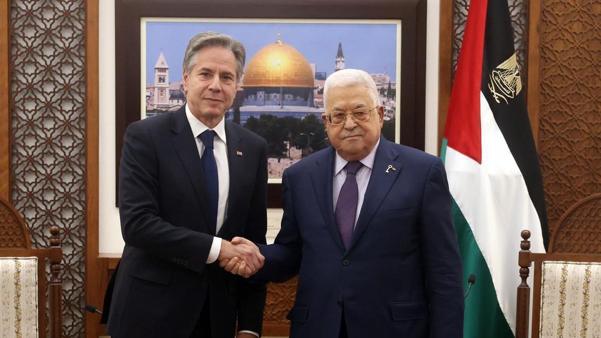 El secretario de Estado estadounidense, Antony Blinken, y el presidente de la Autoridad Palestina, Mahmud Abbas, en una imagen de archivo.