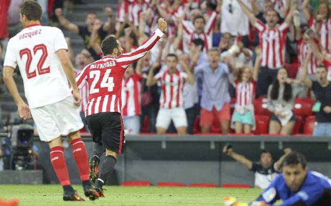 Mikel Balenziaga celebra su úinco gol con el Athletic en septiembre de 2016