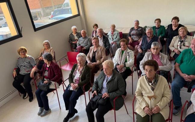 Basauritarras en uno de los centros sociales para mayores