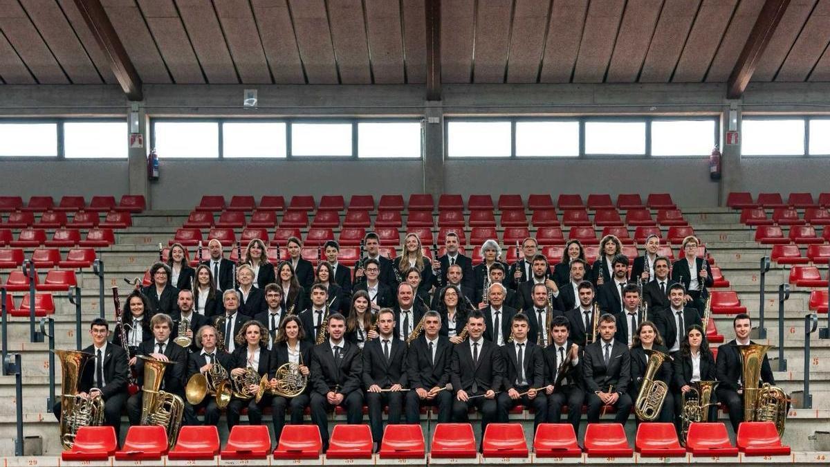 La banda de música de Oñati en una foto de familia.