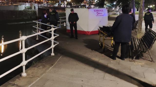 La Guardia Civil de Bizkaia instruye diligencias para esclarecer las circunstancias del fallecimiento bajo la dirección del Juzgado de Guardia de Bilbao | Guardia Civil Bizkaia