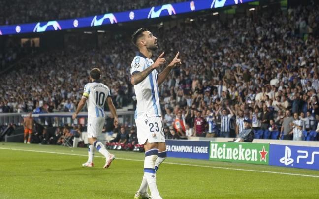 Brais Méndez, en el duelo contra el Inter disputado esta temporada en Anoeta. / RUBEN PLAZA