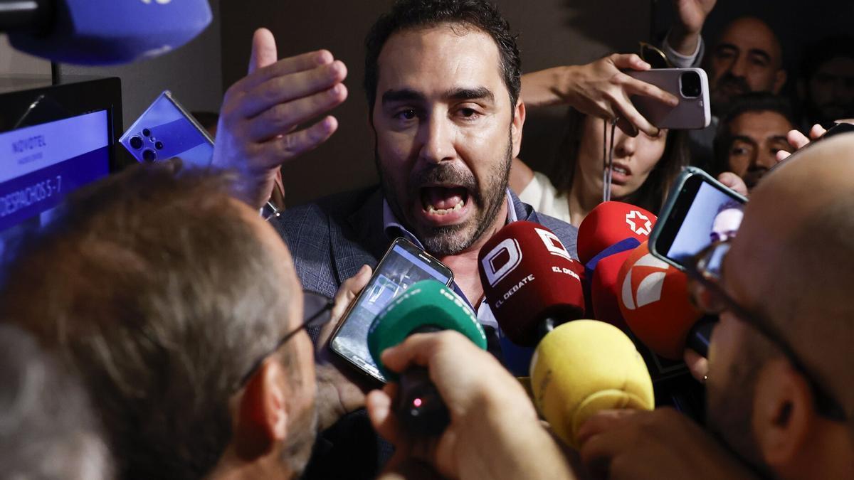Aldama irrumpe en la comparecencia de Leire Díez: "¡Eres una sinvergüenza y una mentirosa!"