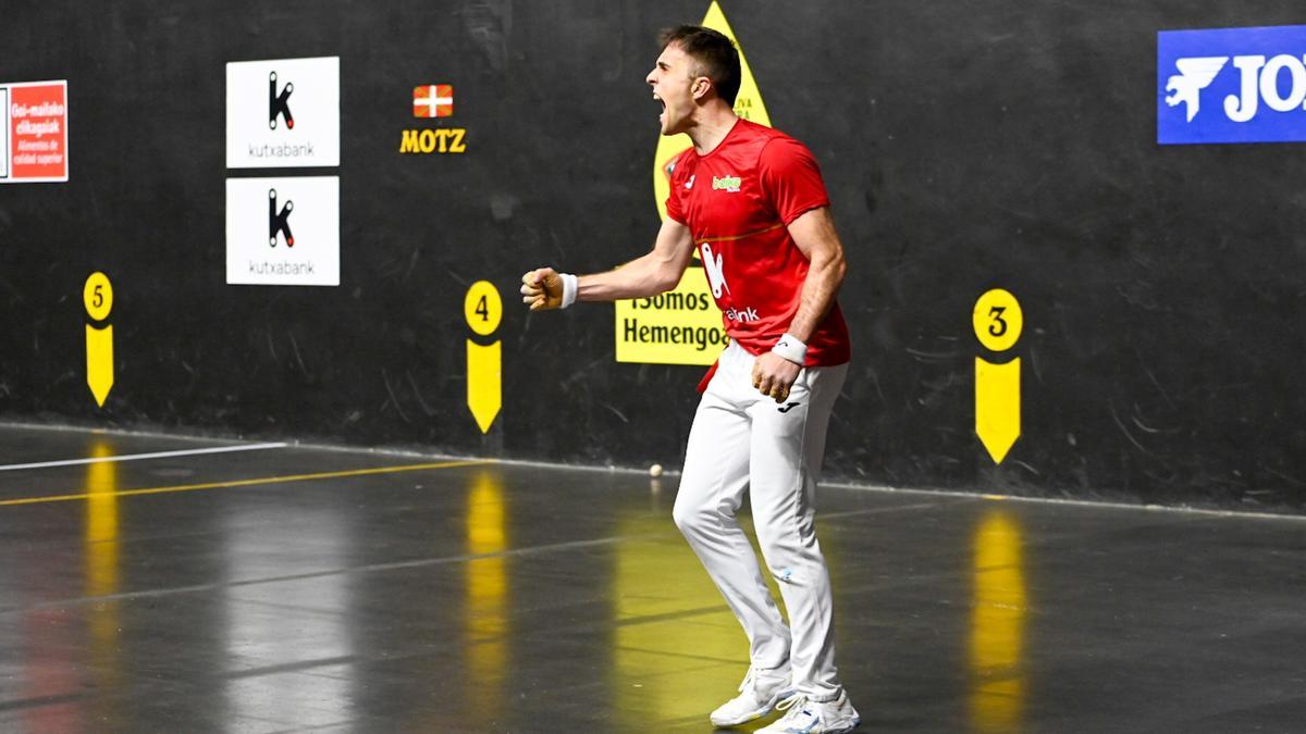 Peña II festeja un tanto. Finalizó 12.