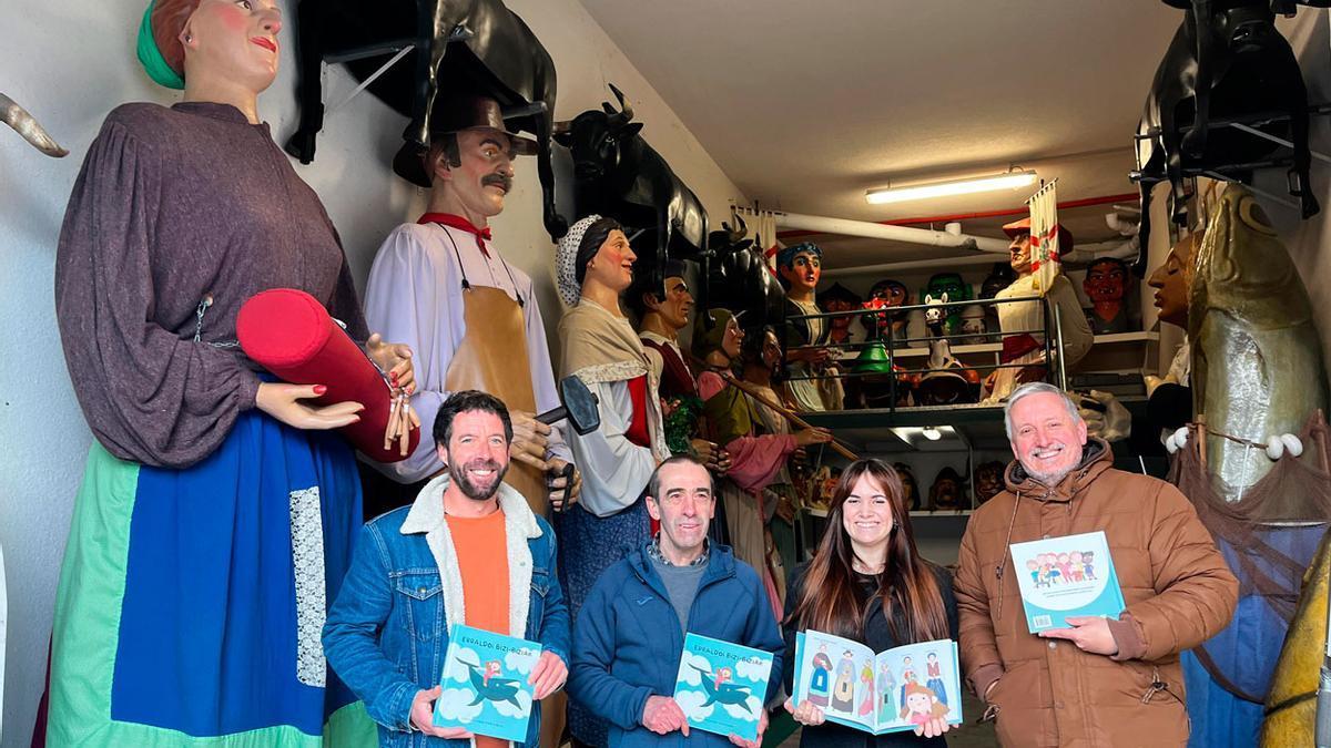 Ortzi Alonso, Ramon Iridoy, Irantzu Barrondo eta Goio Iriarte, liburuaren aurkezpenean.