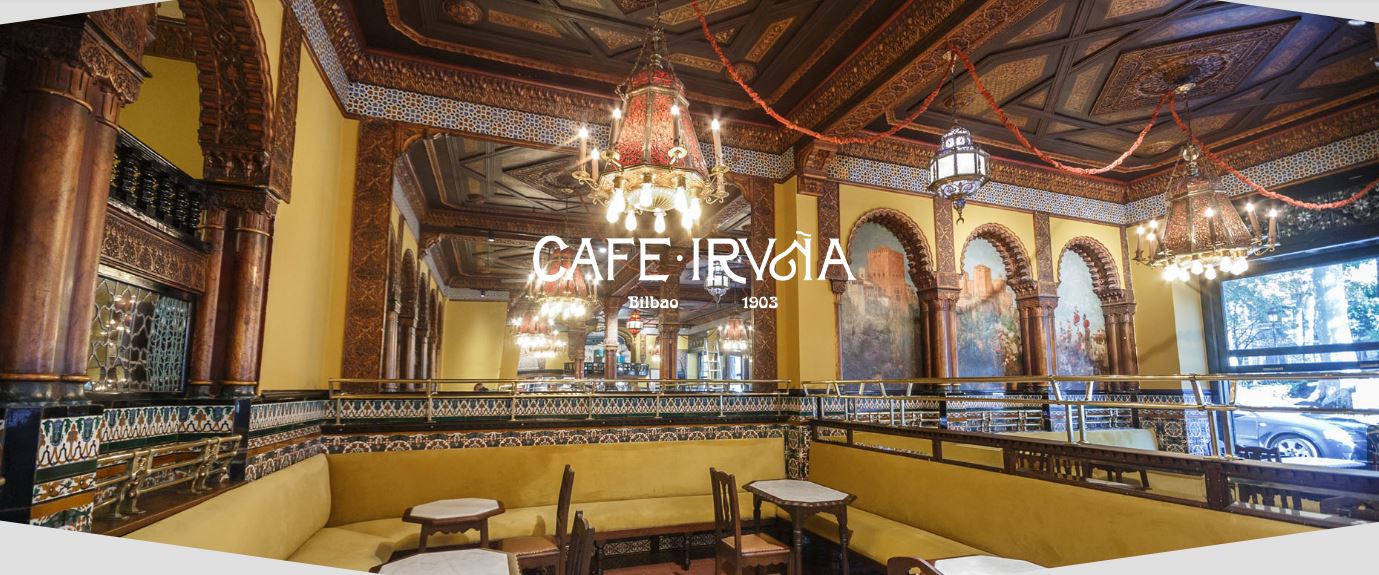 Imagen del interior del Café Iruña de Bilbao. Café Iruña