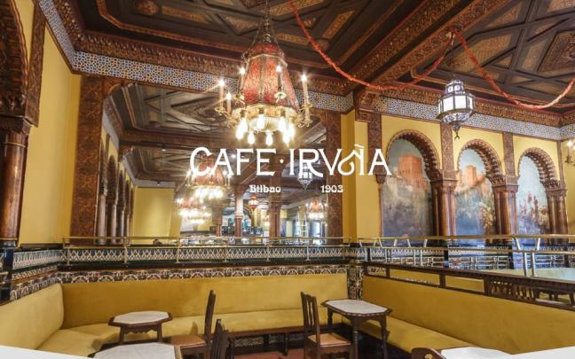 Imagen del interior del Café Iruña de Bilbao. Café Iruña