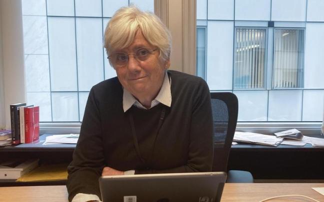 La exconsellera catalana y eurodiputada de JxCat Clara Ponsatí, en su despacho de Bruselas La exconsellera catalana y eurodiputada de JxCat Clara Ponsatí, en su despacho de Bruselas