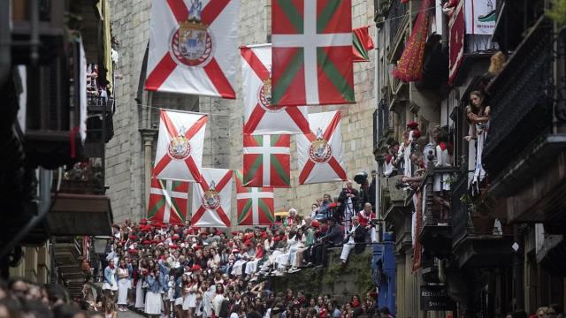 Calle Mayor de Hondarribia un 8 de septiembre / Noticias de Gipuzkoa - Rubén Plaza. 