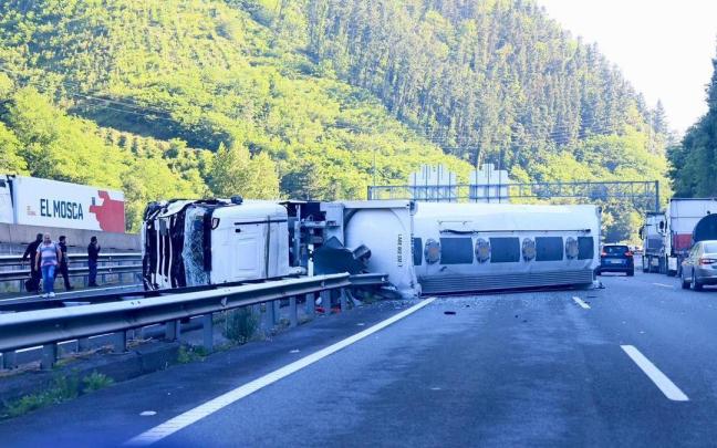 Grave accidente en la AP 8 en Elgoibar. Javi Colmenero