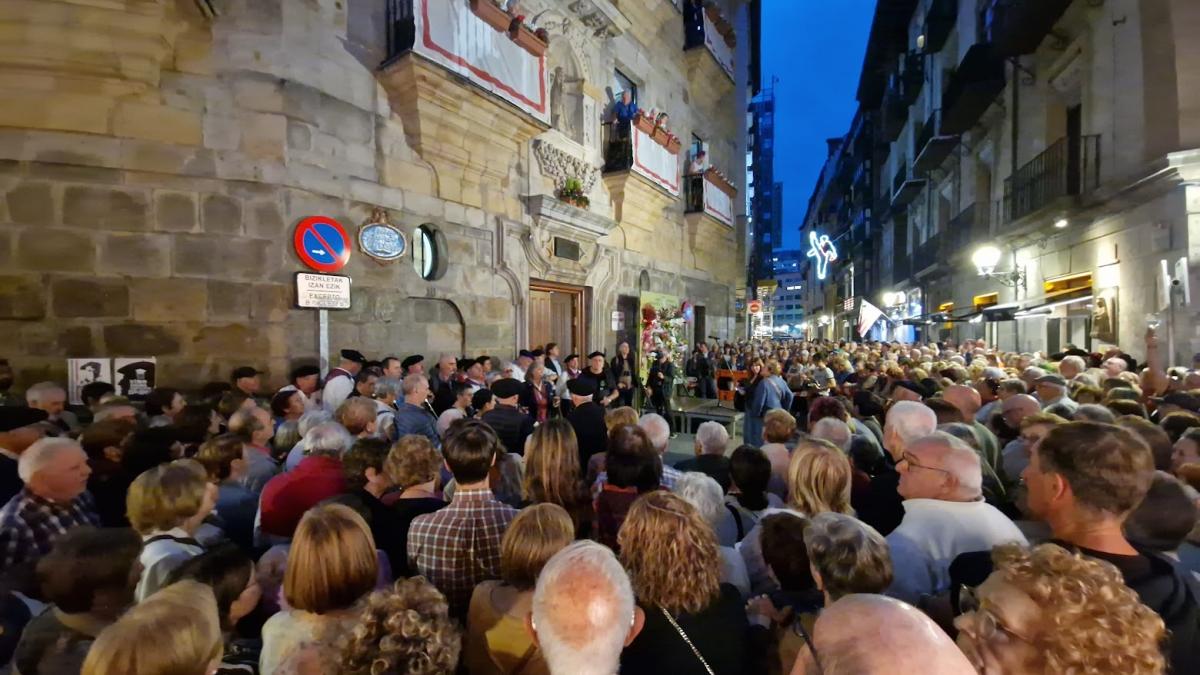  Salve multitudinaria a la Amatxu en el Casco Viejo de Bilbao