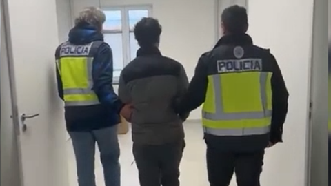 Sacaba fotos a menores en la calle o piscinas y los desnudaba luego con IA