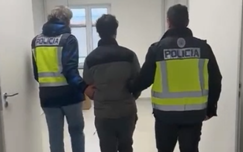 Sacaba fotos a menores en la calle o piscinas y los desnudaba luego con IA