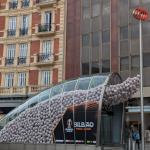 Aspecto que durante estos días presenta el exterior de la parada de Metro Bilbao en la plaza Moyua