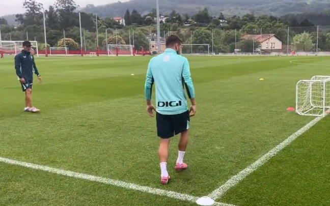 Andoni Gorosabel trota al margen del grupo 