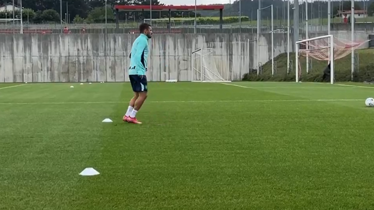 Gorosabel toca balón en Lezama mientras ultima su recuperación