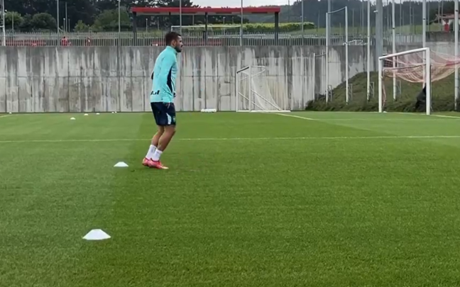 Gorosabel toca balón en Lezama mientras ultima su recuperación