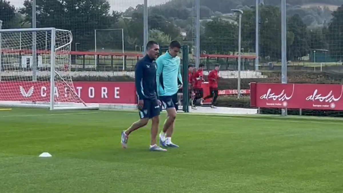 Iñigo Ruiz de Galarreta se ejercita al margen en Lezama