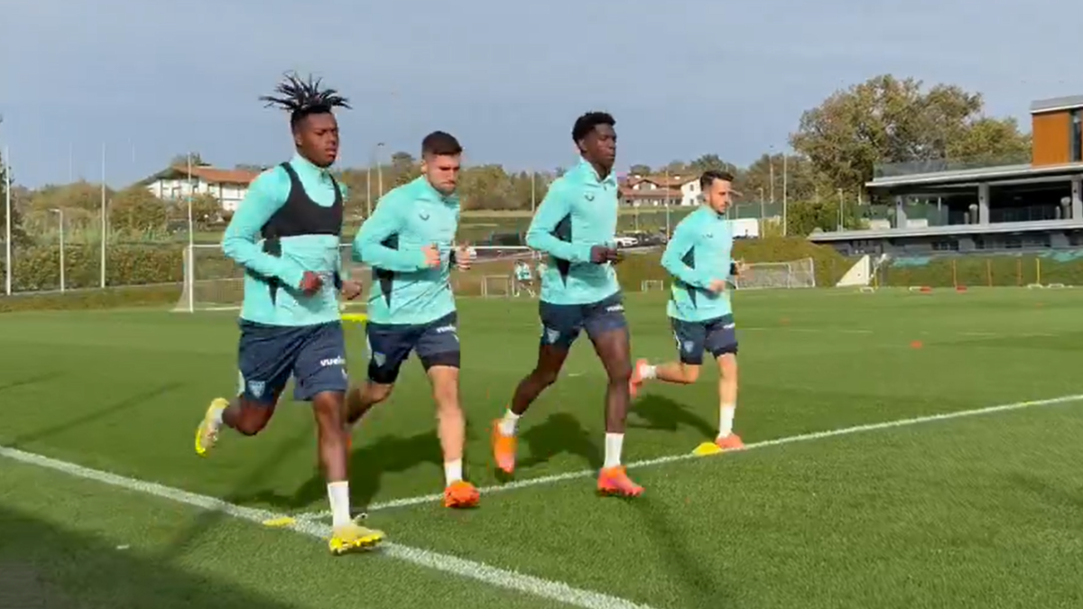 Nico Williams se entrena con normalidad