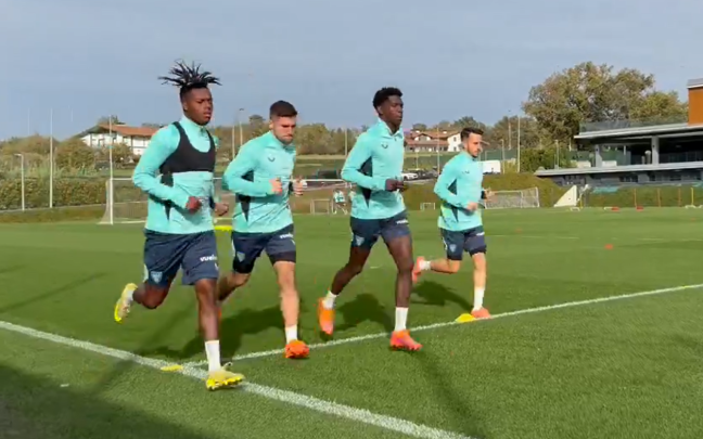 Nico Williams se entrena con normalidad