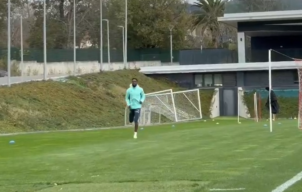 Iñaki Williams trabaja al margen en Lezama