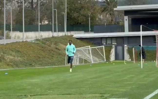 Iñaki Williams trabaja al margen en Lezama