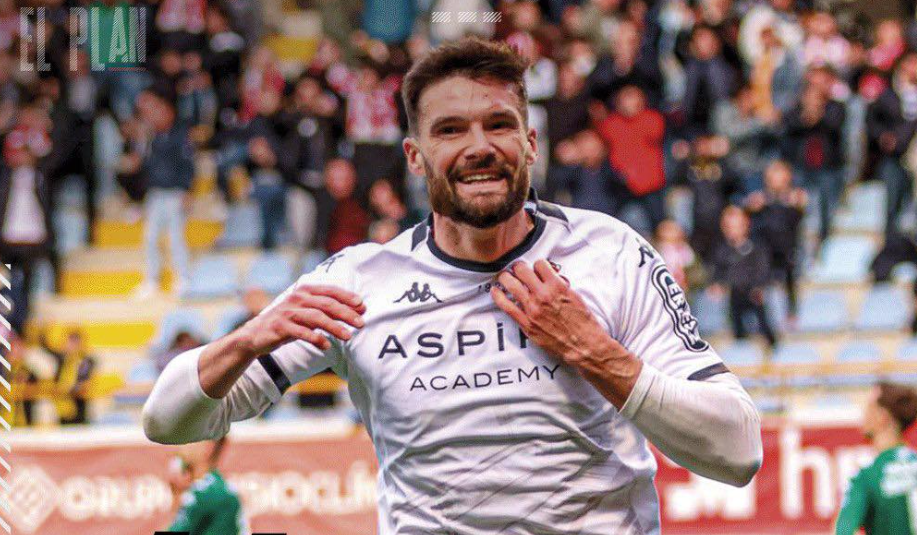 Eneko Satrustegi celebra el gol del ascenso de la Cultural Leonesa / Cultural Leonesa