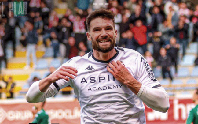Eneko Satrustegi celebra el gol del ascenso de la Cultural Leonesa / Cultural Leonesa