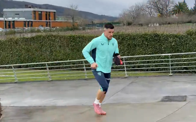 Yuri Berchiche vuelve al grupo una semana después de retirarse del campo ante el Levante