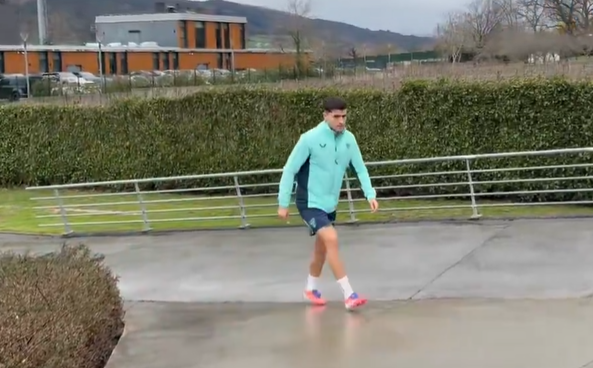 Beñat Prados reaparece en Lezama tras su operación de ligamento cruzado