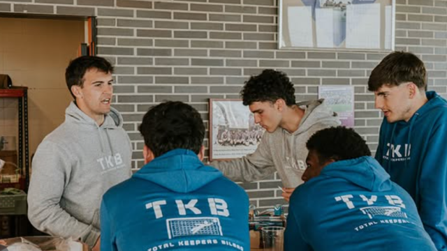 Unai Goti y Aitor Pérez durante una formación de TKB / @totalkeepers