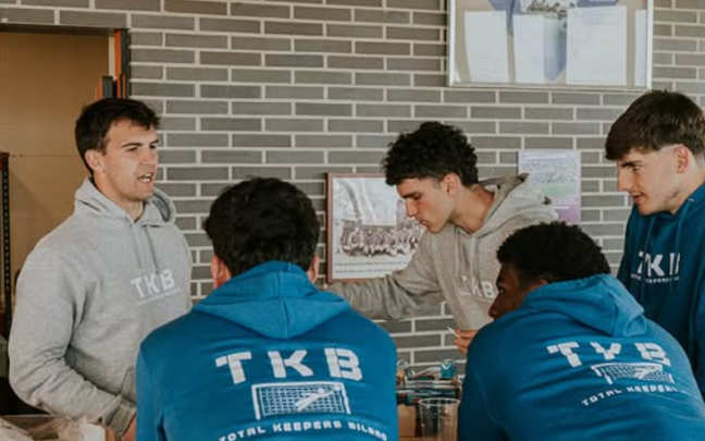 Unai Goti y Aitor Pérez durante una formación de TKB / @totalkeepers