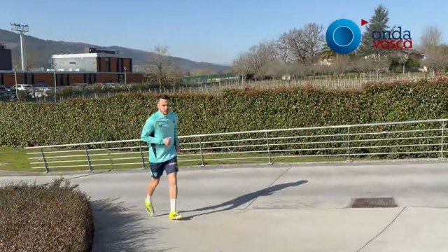Álex Berenguer salta de inicio con el grupo / Imanol Vilella