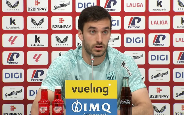 Iñigo Lekue durante la rueda de prensa / Youtube Athletic