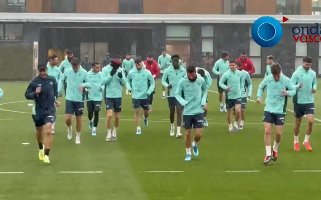 El Athletic se ejercita con 8 bajas en lezama / Imanol Vilella