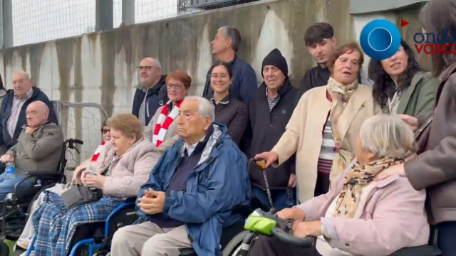 El Athletic recibe a través de la FEAFV a los usuarios de la Residencia Bouco de Zabalbide / Imanol Vilella