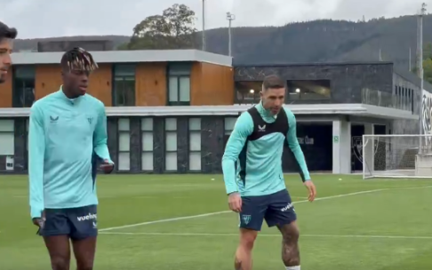 Yeray Álvarez se ejercita con normalidad tras renovar / Imanol Vilella