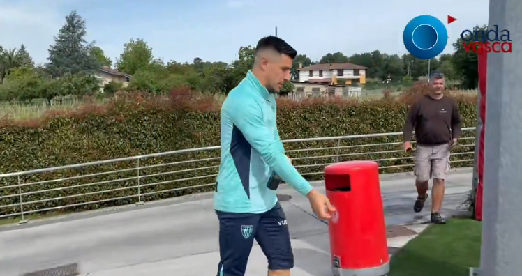 Yuri Berchiche se ejercita con normalidad / Imanol Vilella