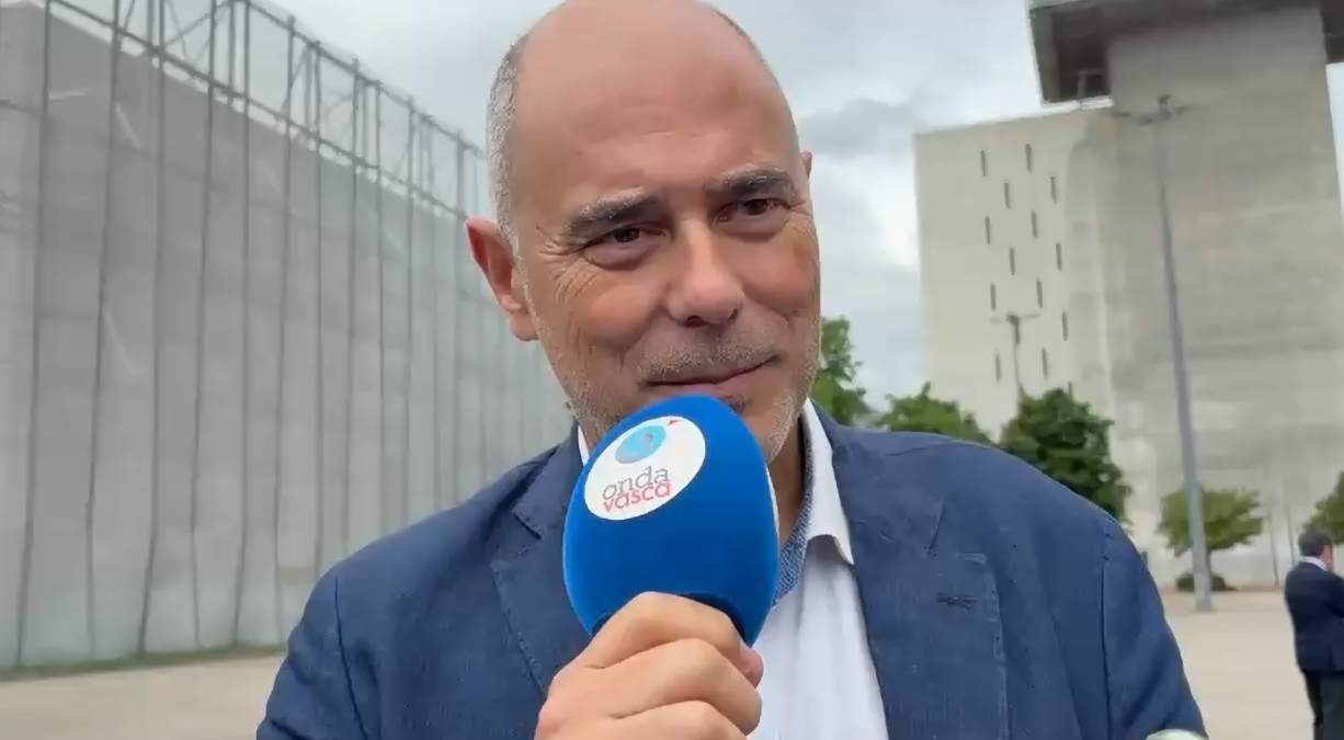Ricardo Arana durante la presentación de la nueva camiseta del Barakaldo 