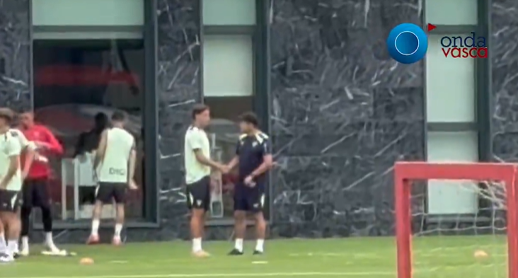 Asier Hierro y Edin Terzic en la sesión de hoy en Lezama / Imanol Vilella