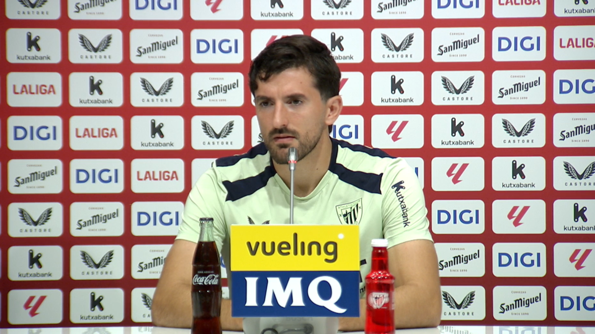 Daniel Vivian durante la rueda de prensa de hoy en Lezama / Athletic Play